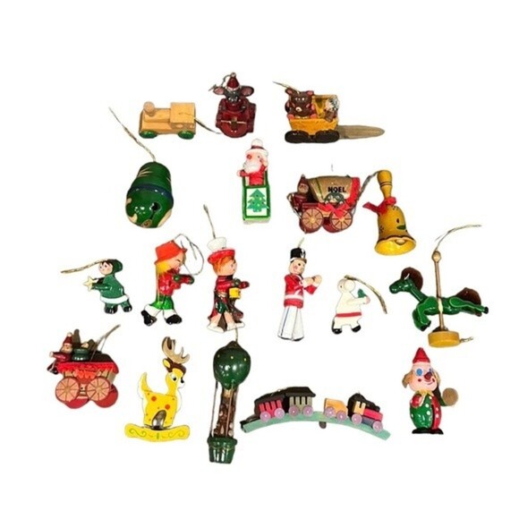 Lot of 18 vintage russ wooden ornaments - Picture 1 of 7